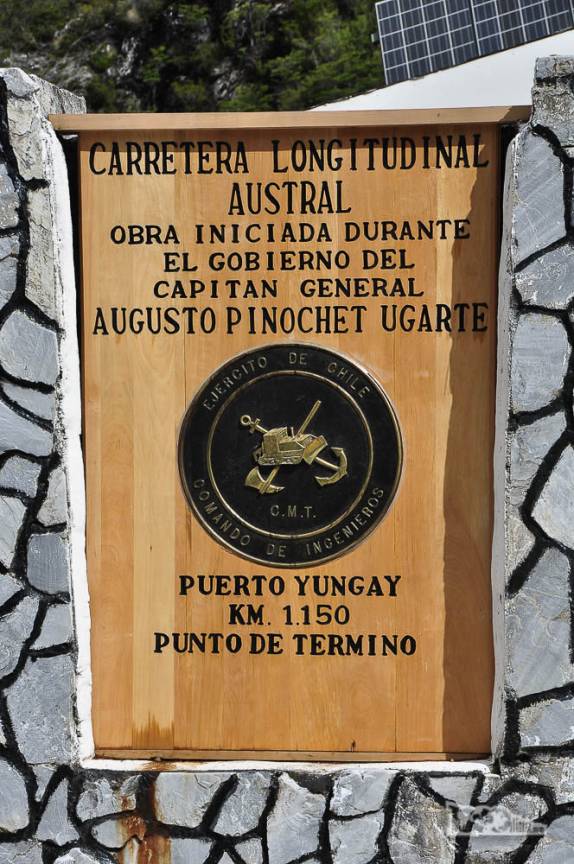 Homenagem a Pinochet na estrada que foi construída durante seu governo, em Puerto Yungay, no sul do Chile